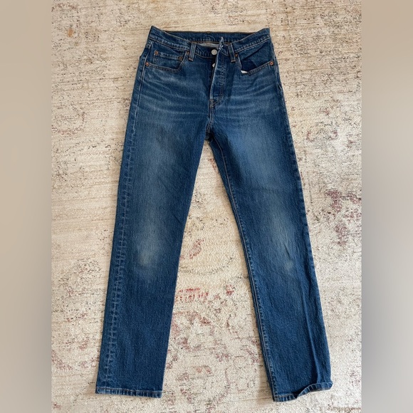 Levi’s 501 Original Fit Jeans in Medium Wash - Size 27 x 30 - Picture 7 of 8